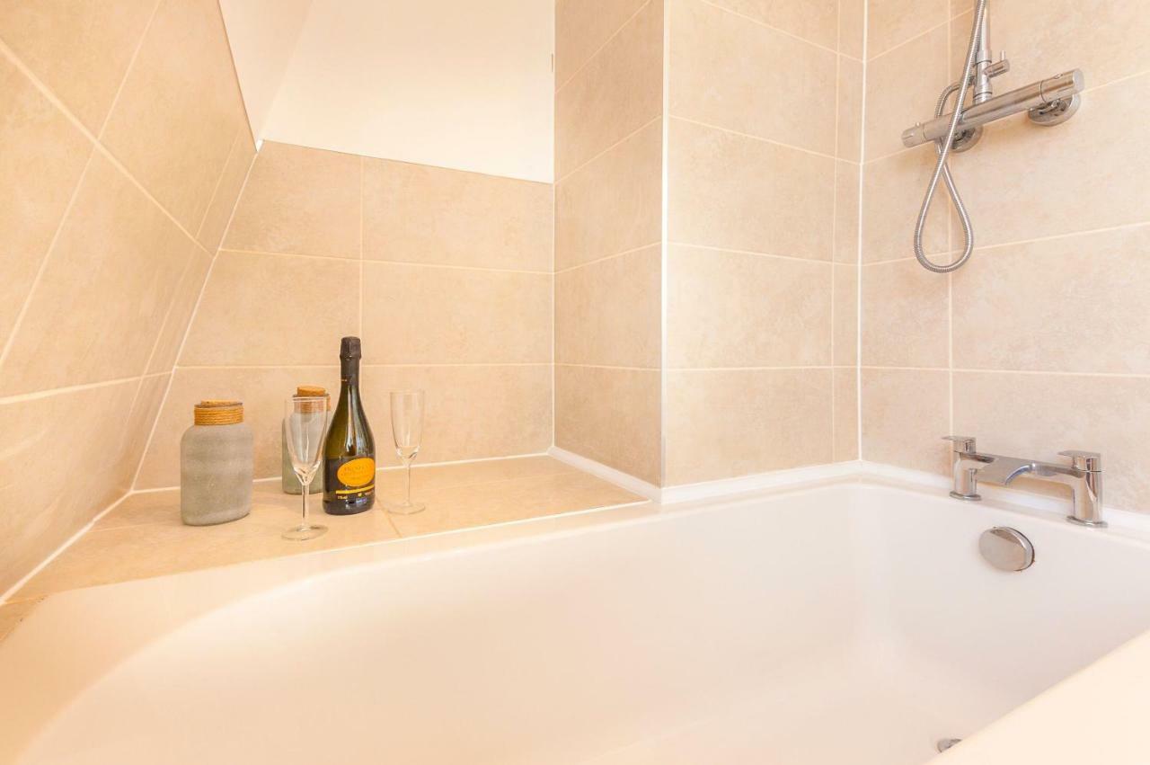 Appartement Pure B - Exceptional Views Of Tamar & Royal William Yard With Free Parking & Wifi à Plymouth Extérieur photo