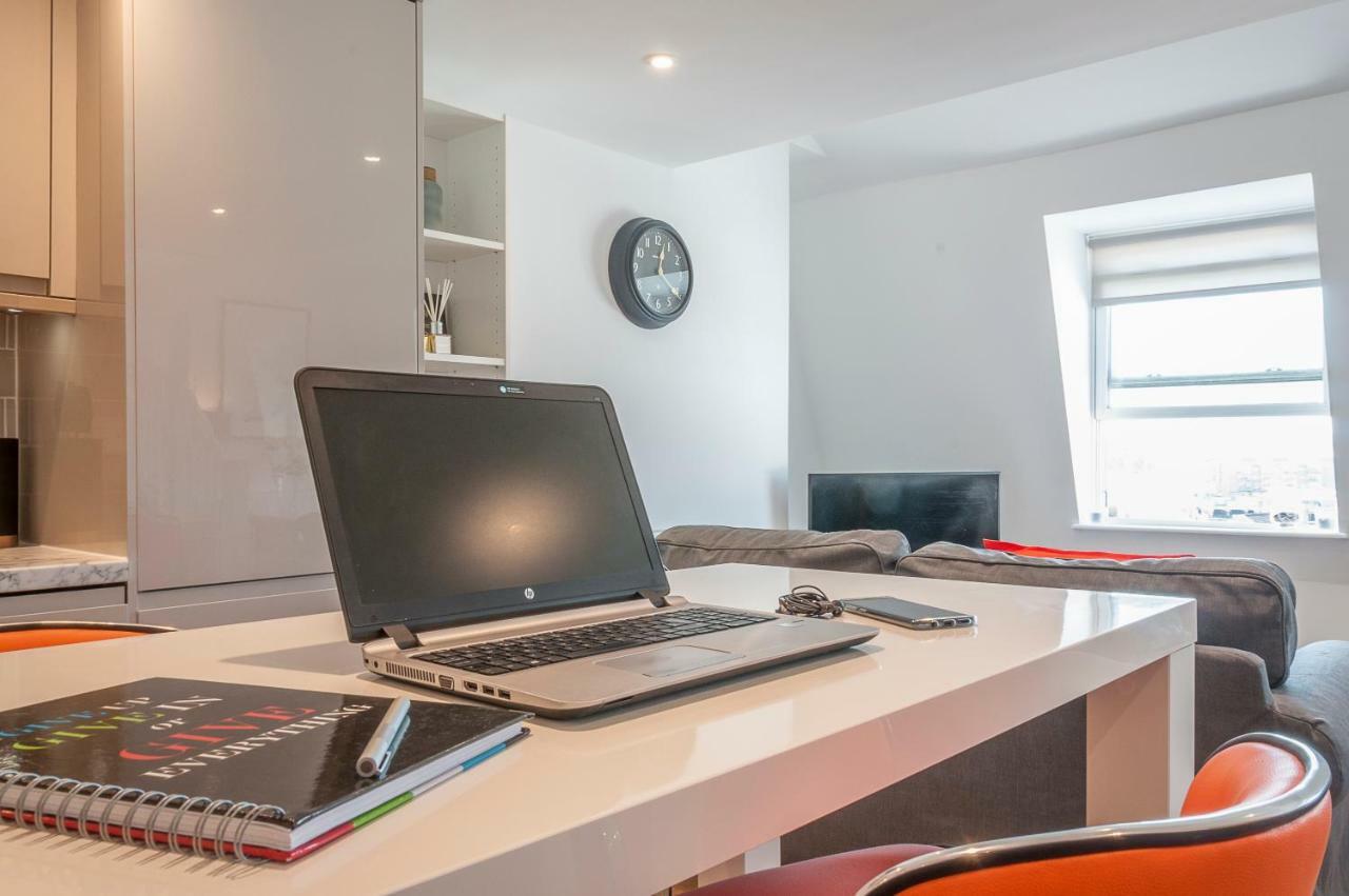 Appartement Pure B - Exceptional Views Of Tamar & Royal William Yard With Free Parking & Wifi à Plymouth Extérieur photo